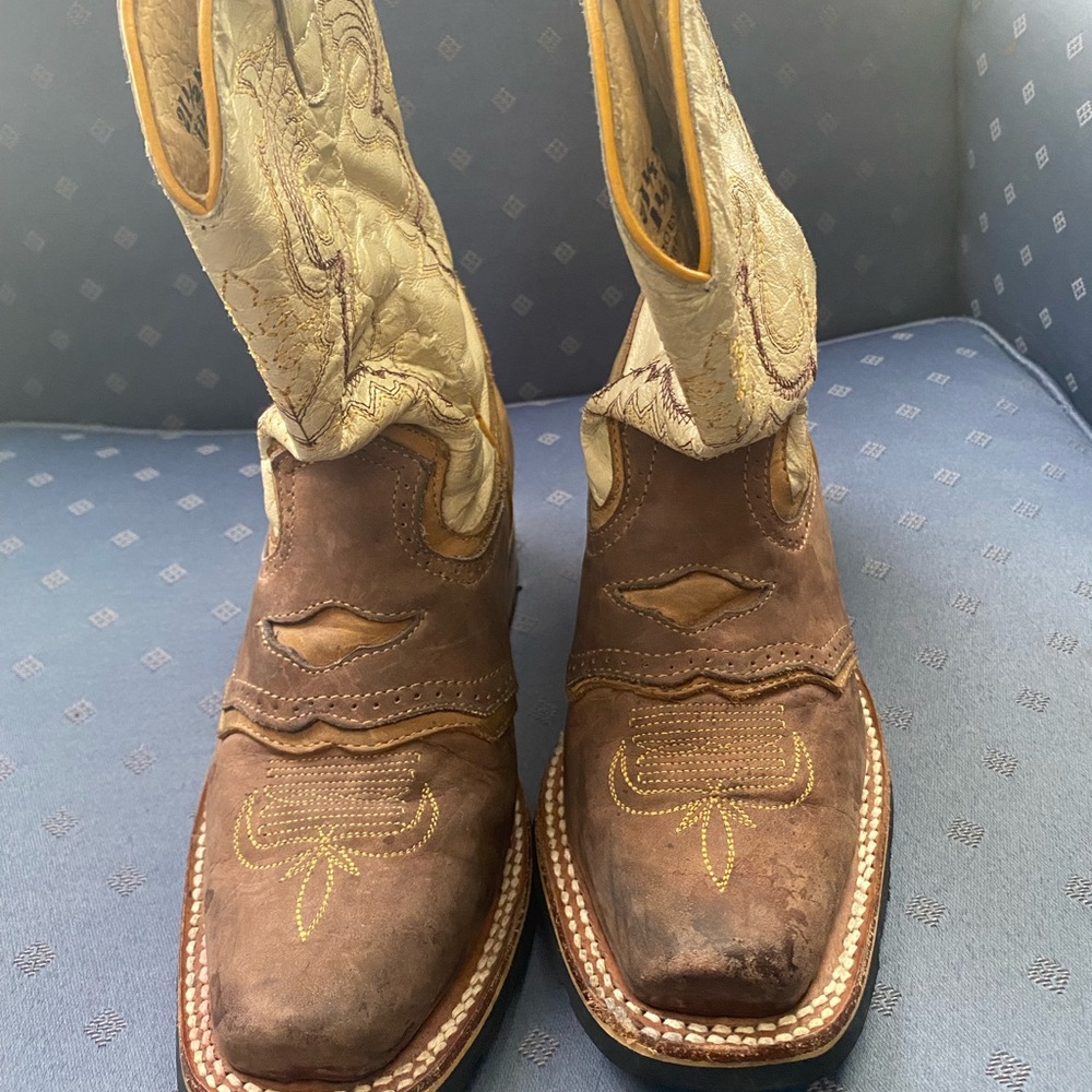 Kids boots